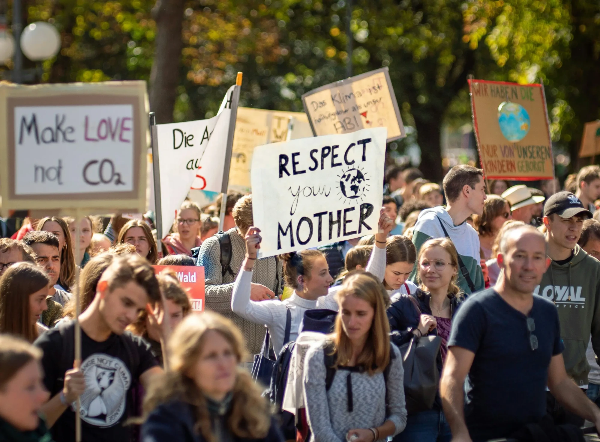 manif pour l'écologie Mika Baumeister-unsplash manif pour l'écologie Mika Baumeister-unsplash